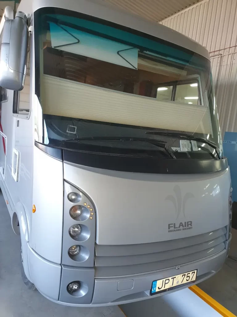 Kempera žalūziju uzstādīšana