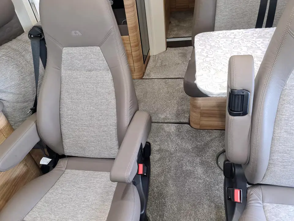 Kemperu un treileru paklāju ieklāšanas pakalpojumi