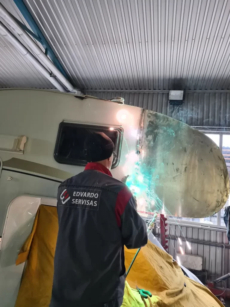 Kemperu remonts un krāsošana