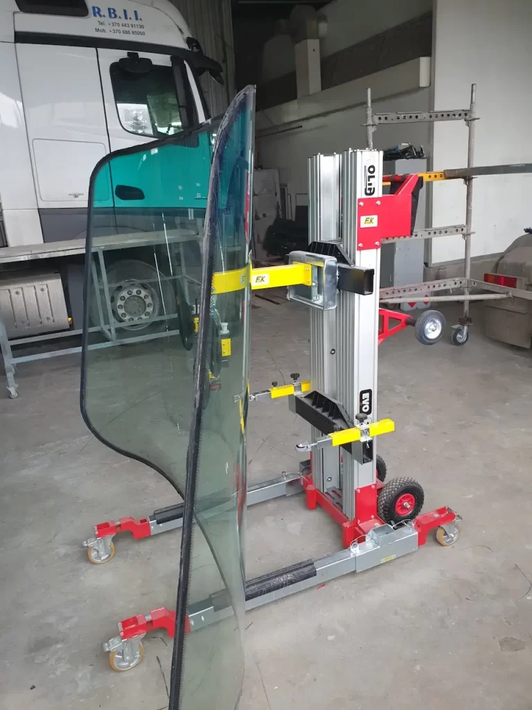 Kemperu stiklu maiņa un stikla plaisu remonts