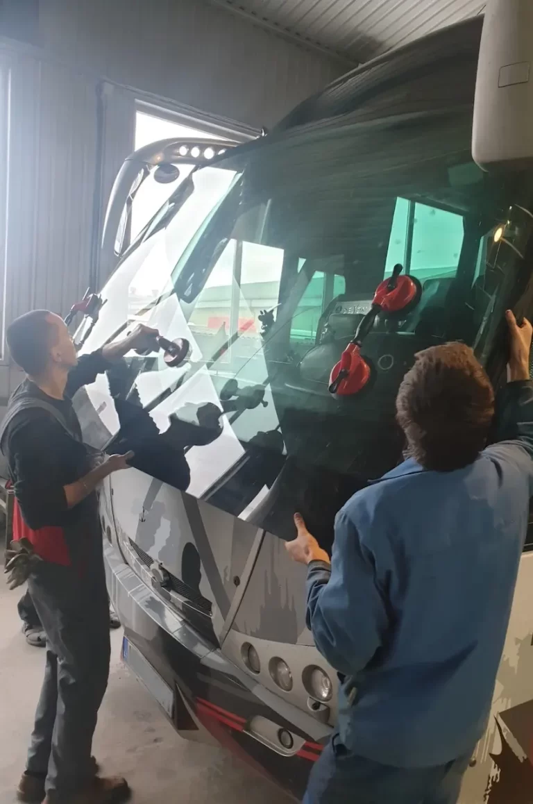 Kemperu stiklu maiņa un stikla plaisu remonts