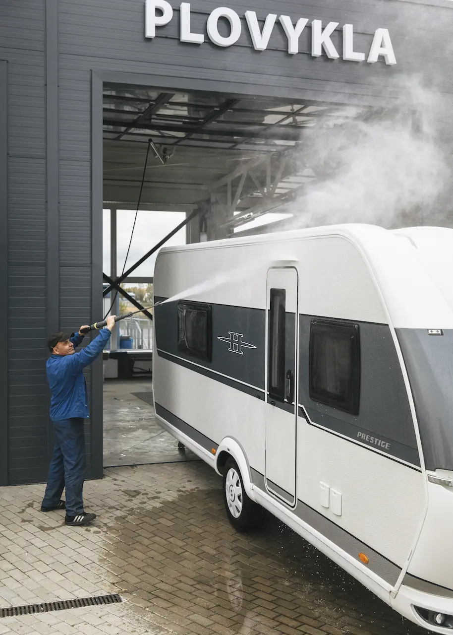 Vorbereitung der Camper für die neue Saison