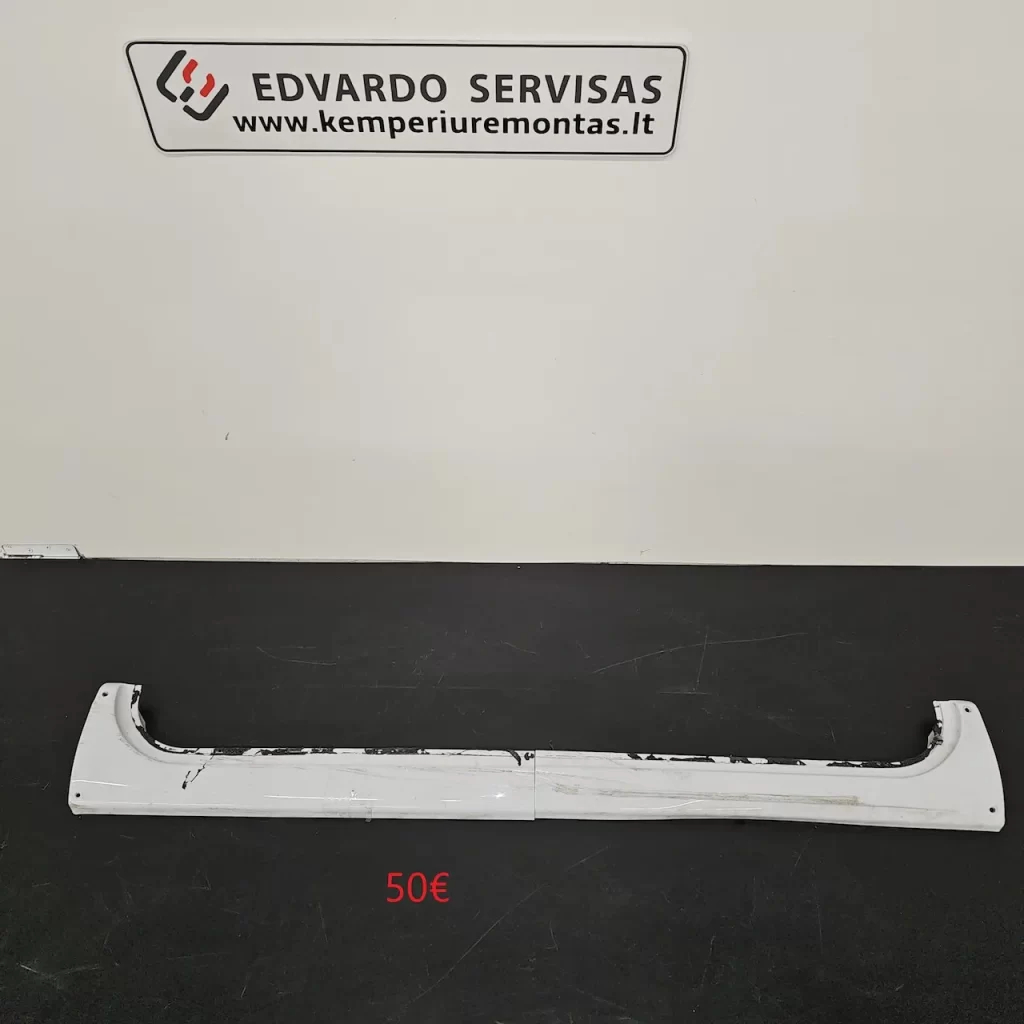 Dethleffs lietota apdare zem durvim